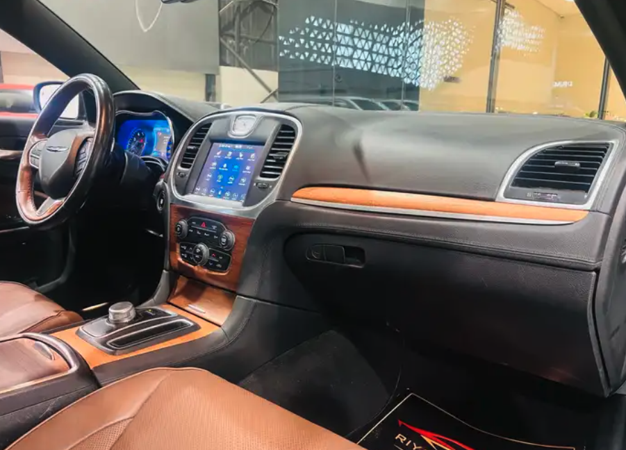 كرايزلر 2019 اكزكتيف فل (عرض خاص)