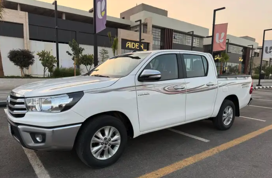 هايلوكس 2016 فل كامل قير عادي ( الساير ) بنزين