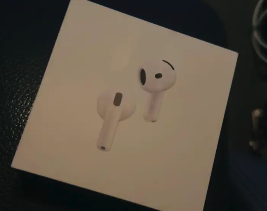 سماعات ابل الإصدار الرابع مع خاصية العزل الصوت السعر جميل