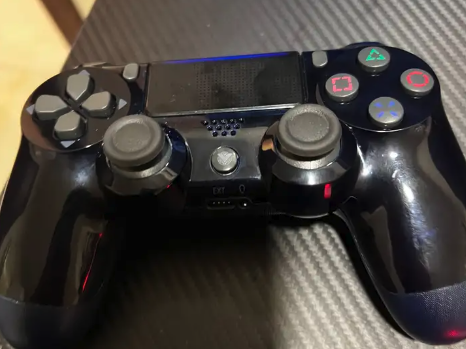 سوني 4 مع جميع ملحقاته