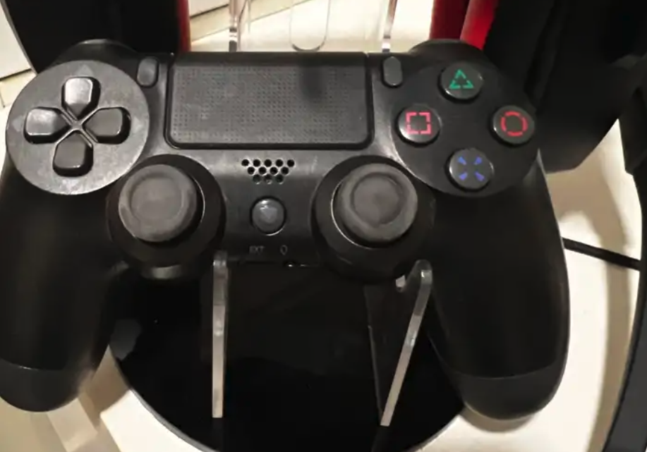 سوني 4 مع جميع ملحقاته