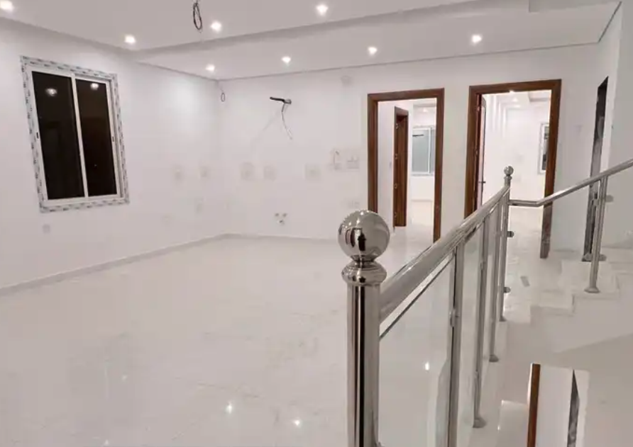 للبيع فله سكنيه - مساحة الارض 300 متر ( بناء شخصي )