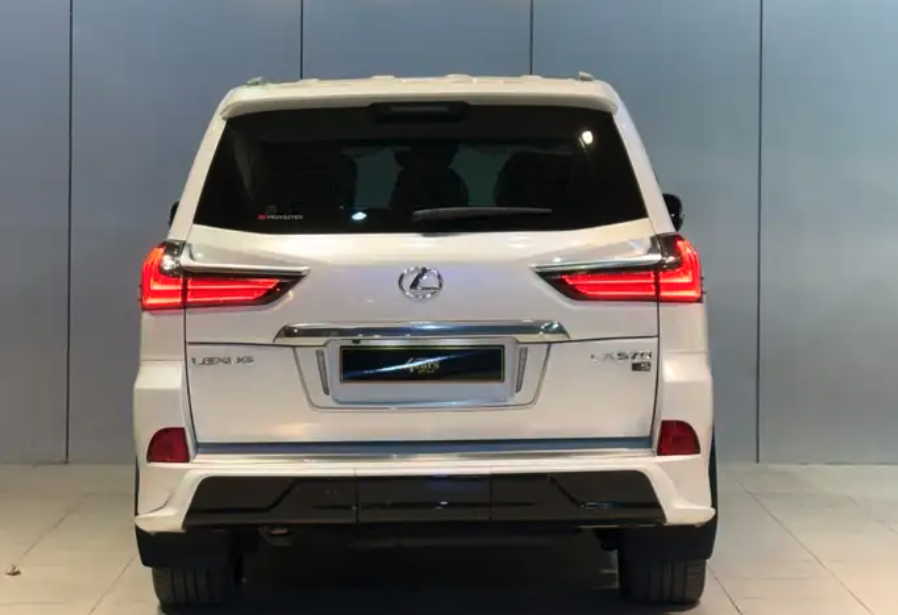 لكزس LX570 2021 (( ممشى 60 الف ))