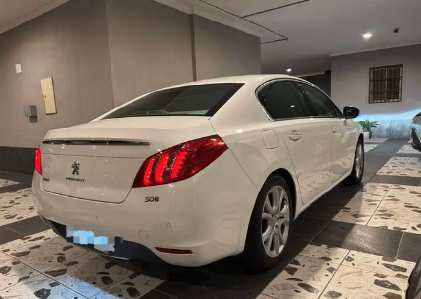 بيجو 508 موديل 2013 فل كامل فتحه سقف 4 سلندر متبث سرعة بصمة
