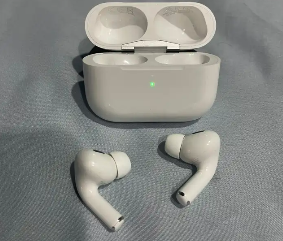 سماعة ابل AirPods Pro 2