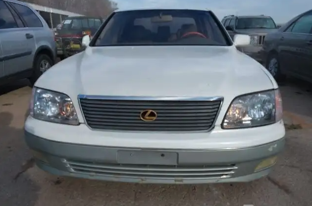 مزاد قادم لكزس LS400 موديل 2000