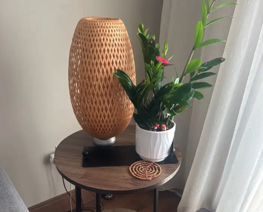 طقم كناب مع طاوله وسطيه وجانبيه للبيع