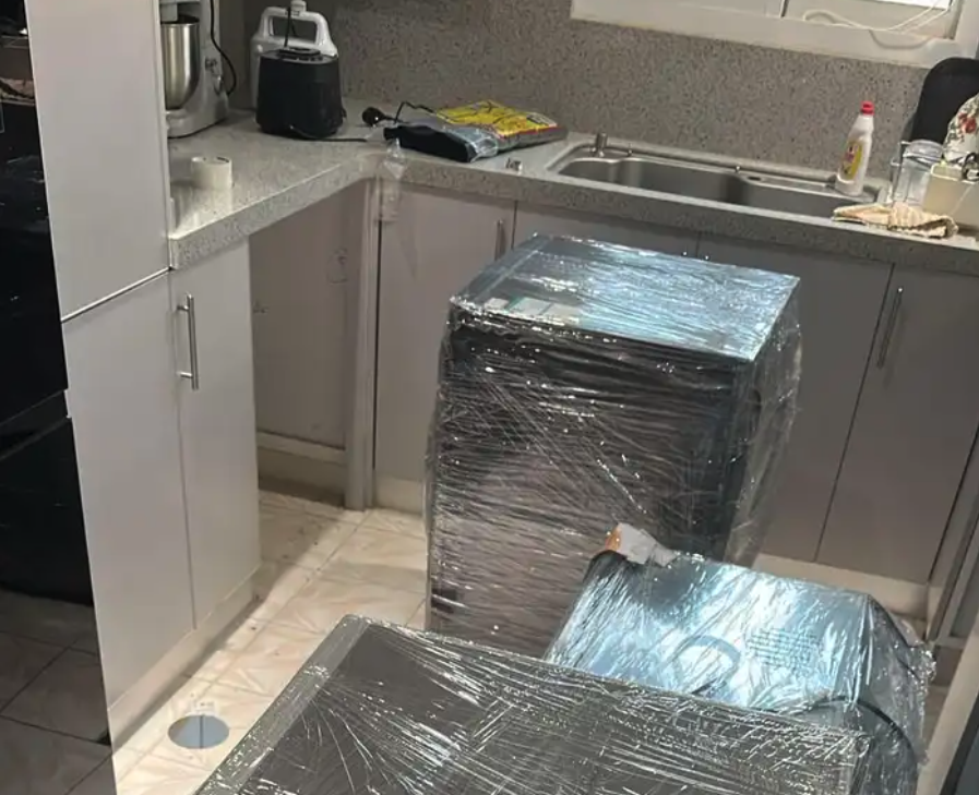 نقل عفش بالرياض مع الفك والتركيب والتغليف والتغزين