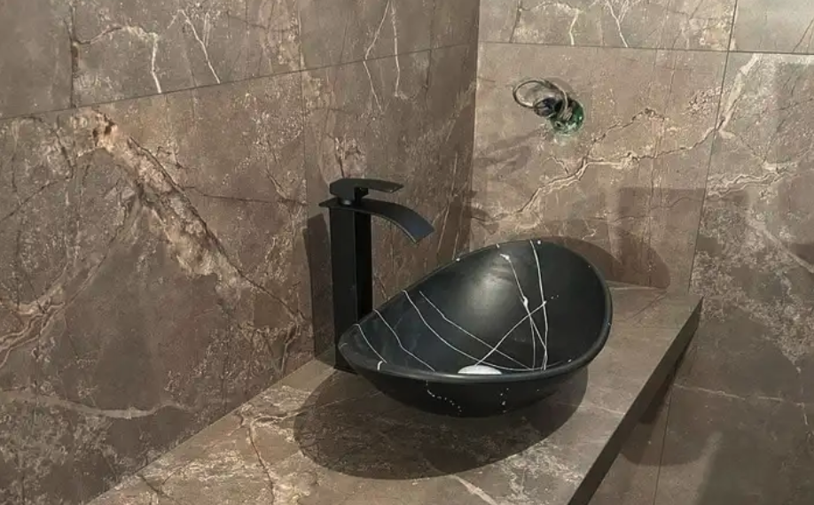 معلم تبليط رخام وبرسلان وسيراميك