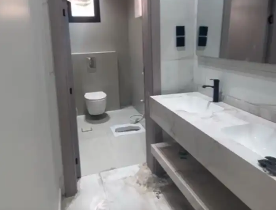 شقه للبيع حي العزيزيه