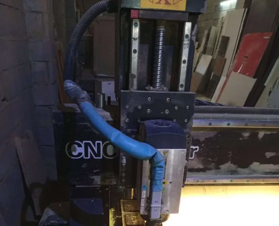 للبيع ماكينة CNC بحالة ممتازة