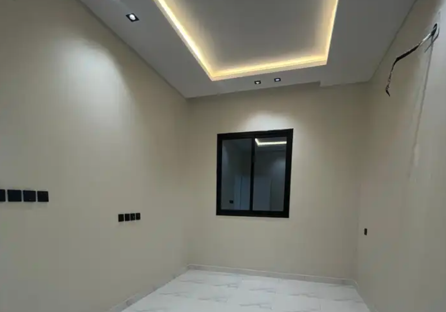 للبيع شقه علويه بسطح خاص ومصعد جاهز 480 الف ابها البديع