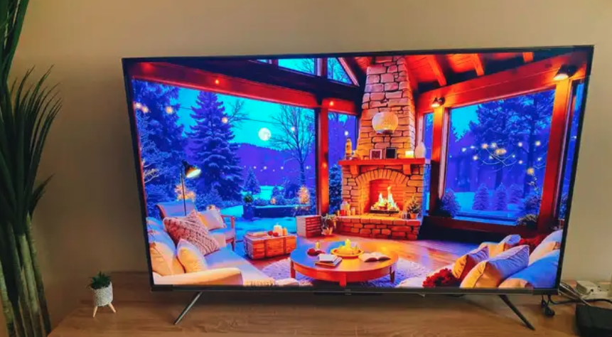 ثلاجة و شاشة وظهر سرير