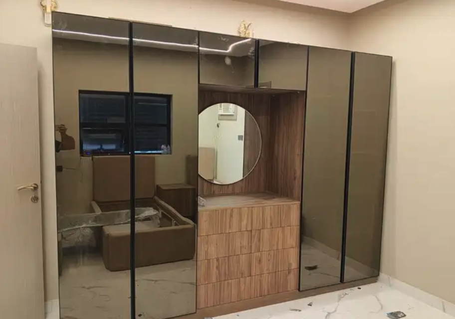 حسين للدهانات الخشبيه والنجارة