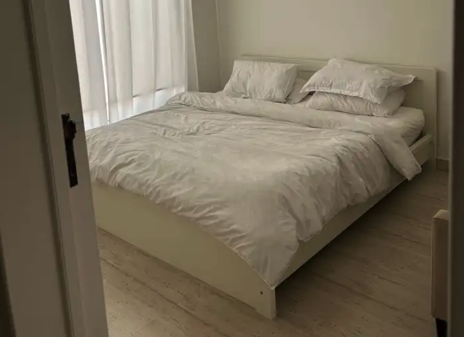 سرير كبير من بان هوم جديد