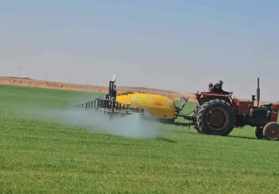 معدات زراعية للايجار مرشة لبانة بزاره نثارة حراثة ايجار