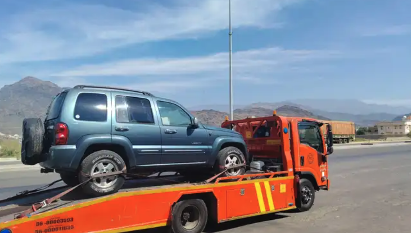 سطحة لسحب ونقل السيارات