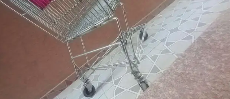 يوجد عربتان تسوق (جديده 100 100