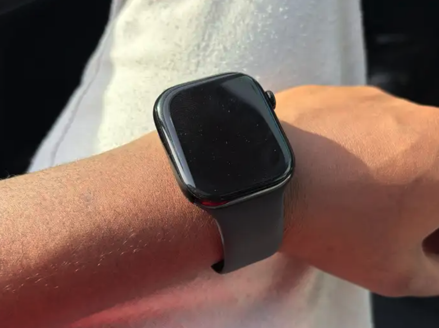 للبيع ساعة Apple Watch Series 10 مقاس 46mm نسخة GPS
