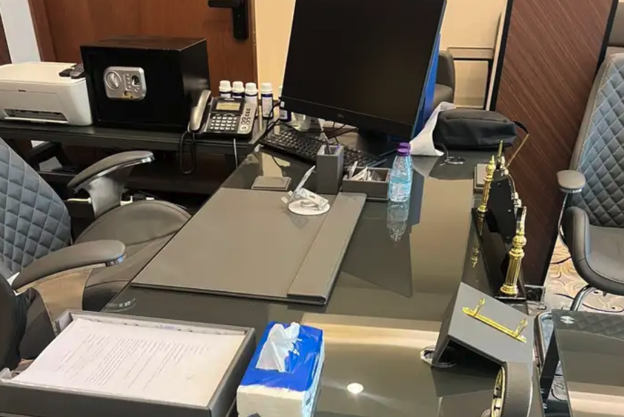 مكتب للبيع نظيف