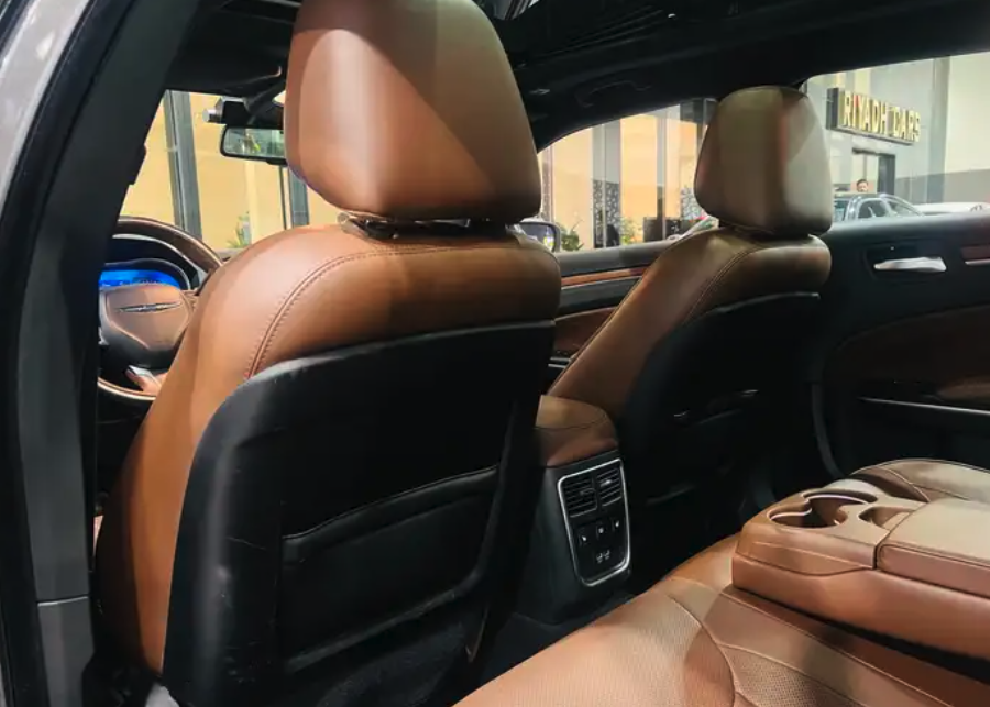 كرايزلر 2019 اكزكتيف فل (عرض خاص)