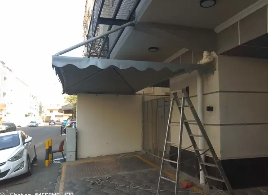 مظلات وسواتر