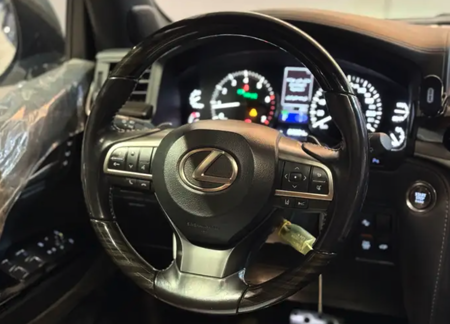 لكزس LX570 2021 (( ممشى 60 الف ))