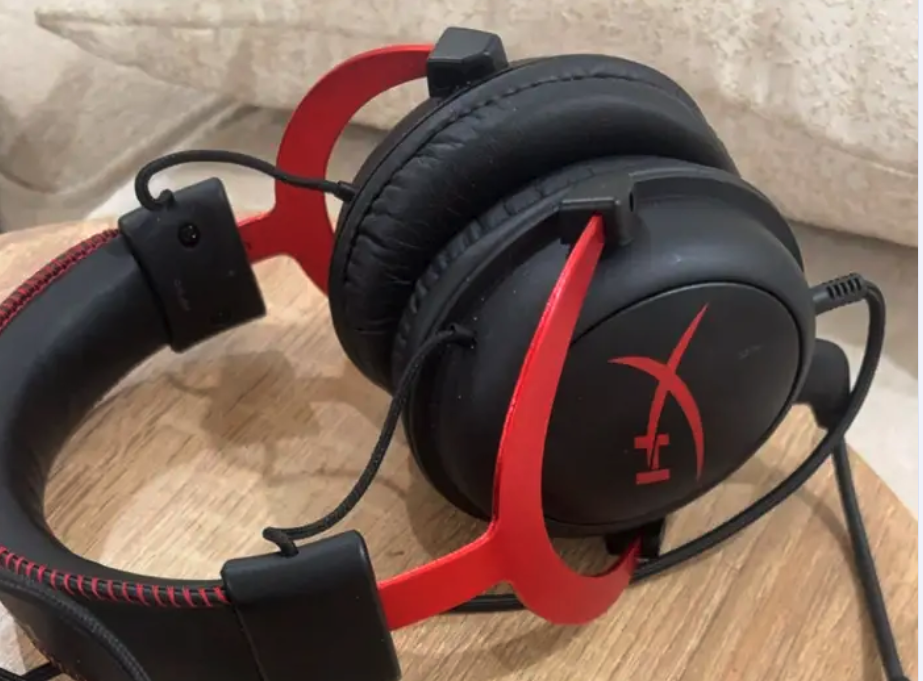 بلاستيشن ديجتال نظيف جدا مع سماعه هايبر x جديده