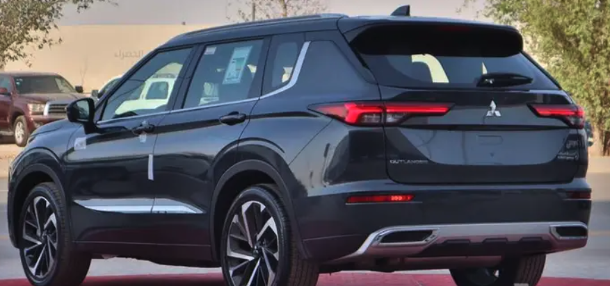ميتسوبيشي اوتلاندر ستاندر7 و 5 راكب و بريميوم فل2025فرع جدة