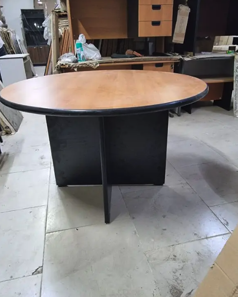 تشكيلة ممتازة من الاثاث المكتبى المستورد وتبدا الاسعار من 3000