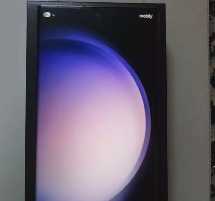 للبيع جوال جلكسي S23ULTRA شبه جديد