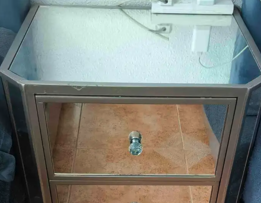 غرفة نوم للبيع المستعجل