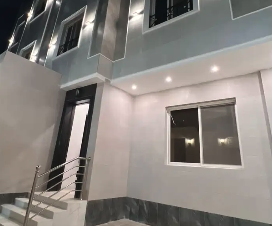 للبيع فله سكنيه - مساحة الارض 300 متر ( بناء شخصي )