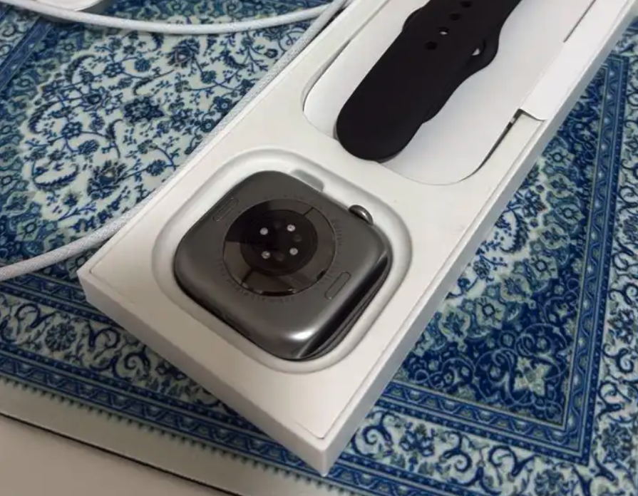 ساعة Apple Watch الجيل 11 أحدث إصدار شبه جديدة