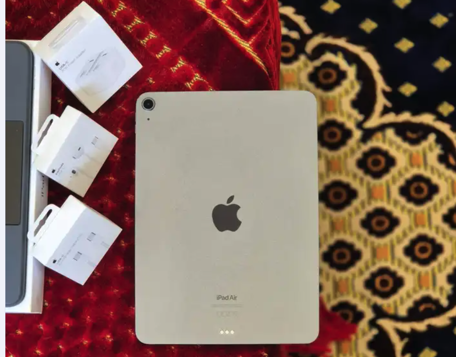ايباد اير الجيل الخامس 5 مع كيبورد iPad Air 5 Generation