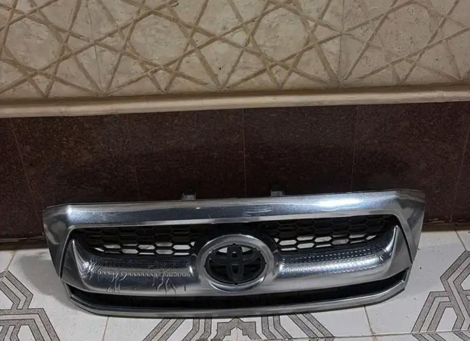 للبيع قطع غيار هايلوكس