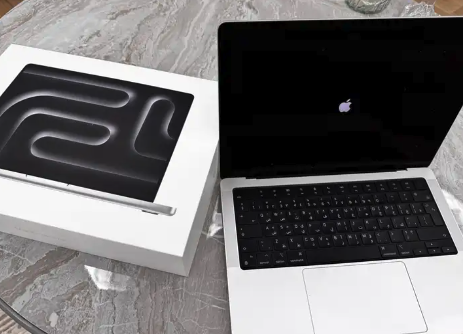 ماكبوك برو 2023 M3 Pro نظيف جداً ضمان AppleCare