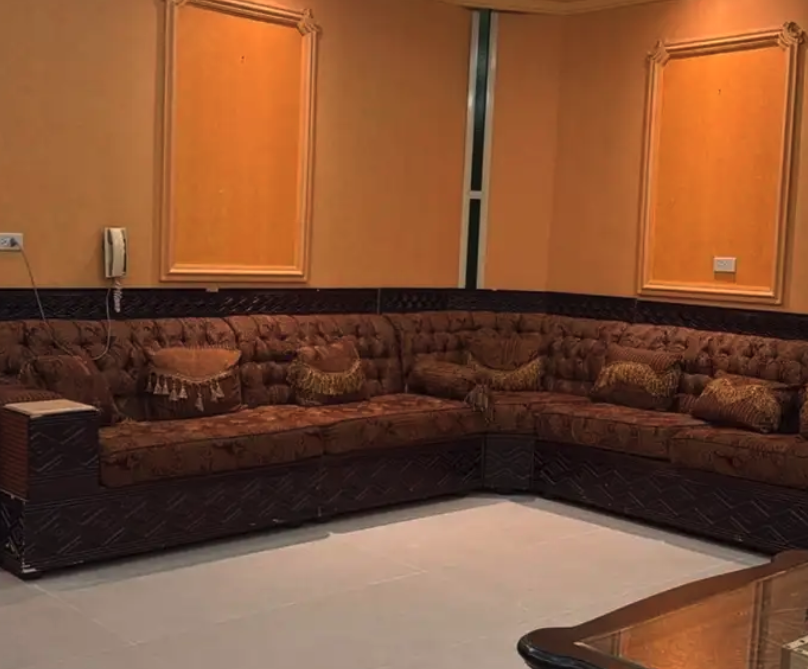 كنب للبيع نظيف جدا لا كسر ولا شي