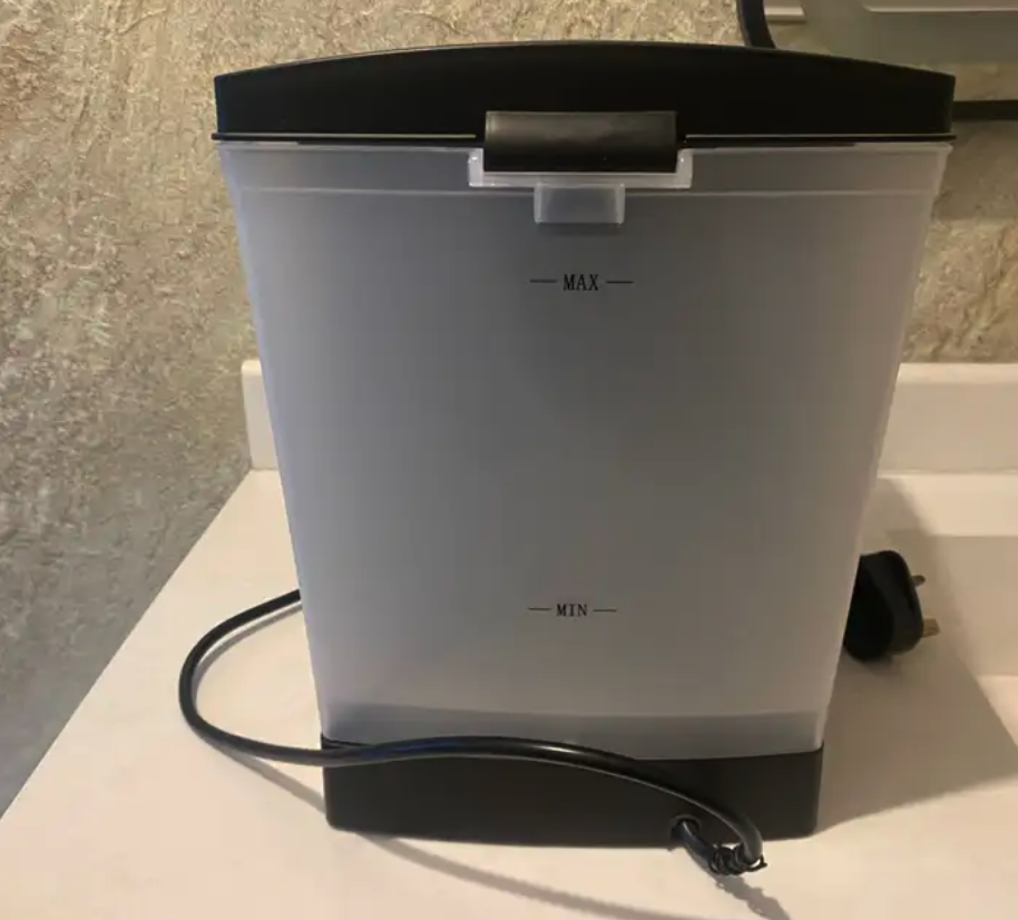 مكينة قهوة جديده نظيفة استعمال يوم واحد بس السعر198