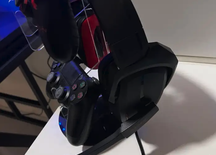 سوني 4 مع جميع ملحقاته