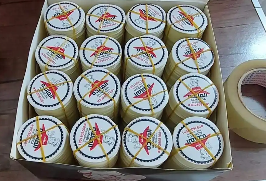 بوكسات كرتونيه واكياس قهوة وورق زبدة