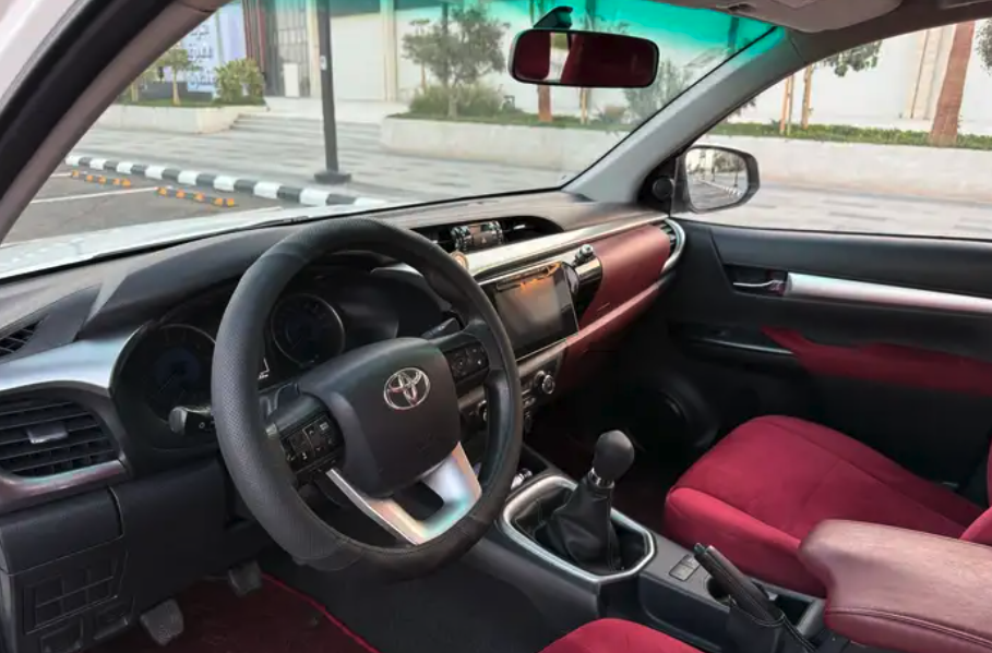 هايلوكس 2016 فل كامل قير عادي ( الساير ) بنزين