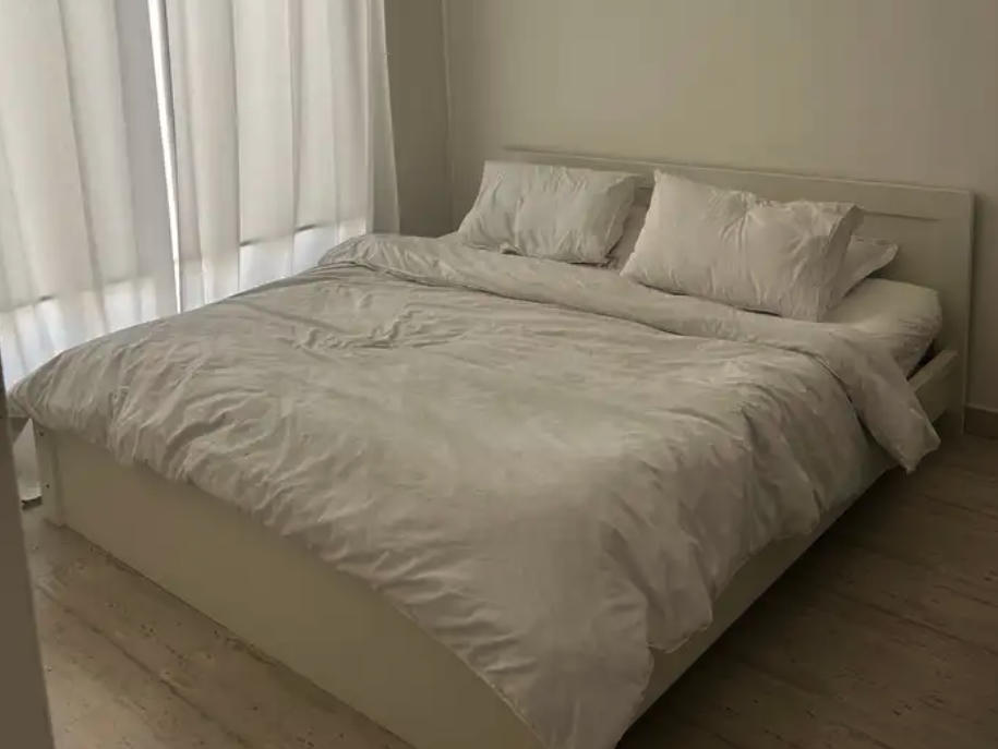 سرير كبير من بان هوم جديد