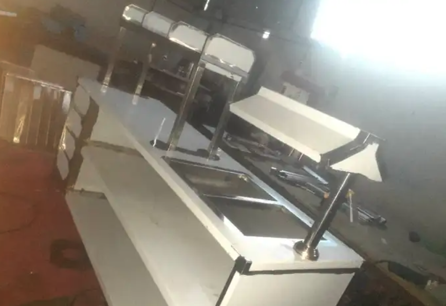 فني تجهيزات مطاعم ومطابخ وكفتيريات وجميع اعمال الاستيل