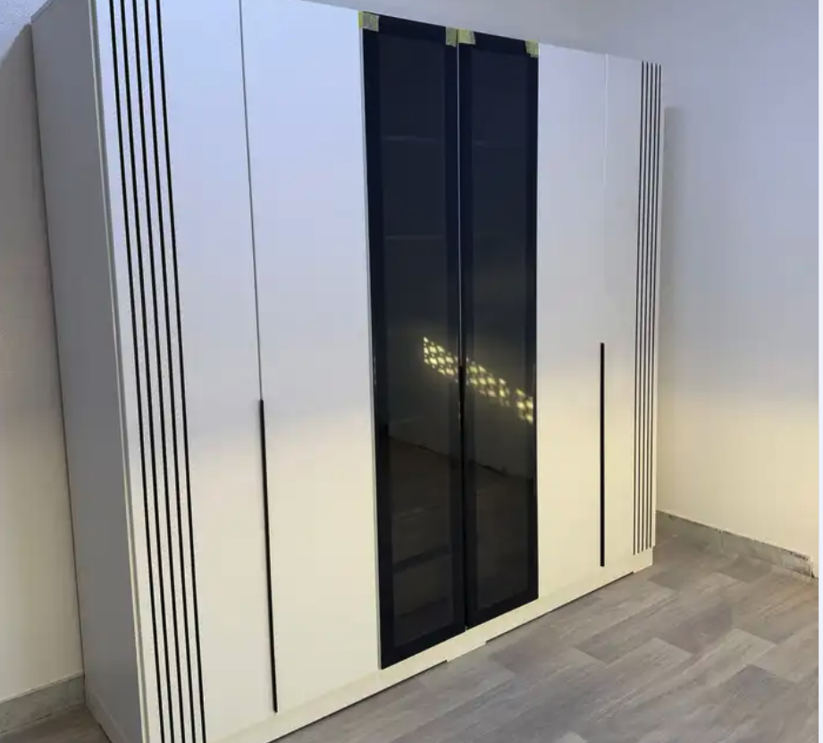 دولاب ملابس جديد مااستخدم سبب البيع النقل خارج المنطقه