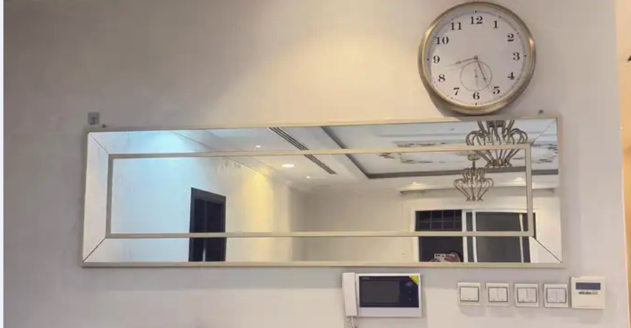 بوفيه مع المراية حقتها