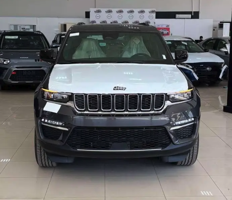 جيب جراند شيروكي لاريدو 2025 لدي شركه اتوجيت للسيارات