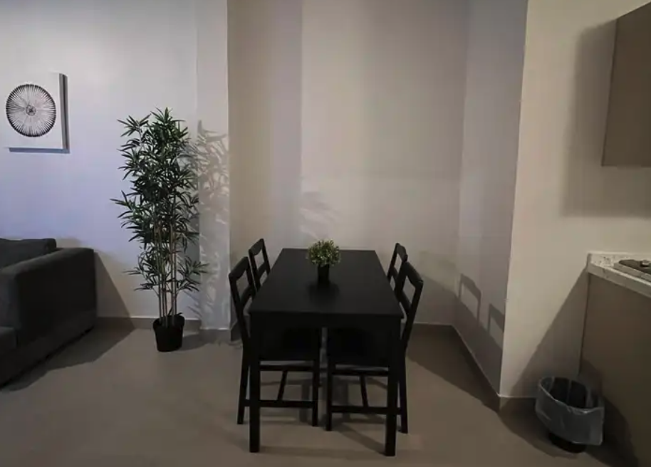 غرفة وصالة مؤثثة وجاهزة للايجار الشهري