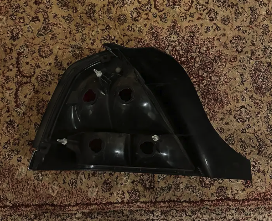 اسطب خلفي يمين - فورد كراون فكتوريا