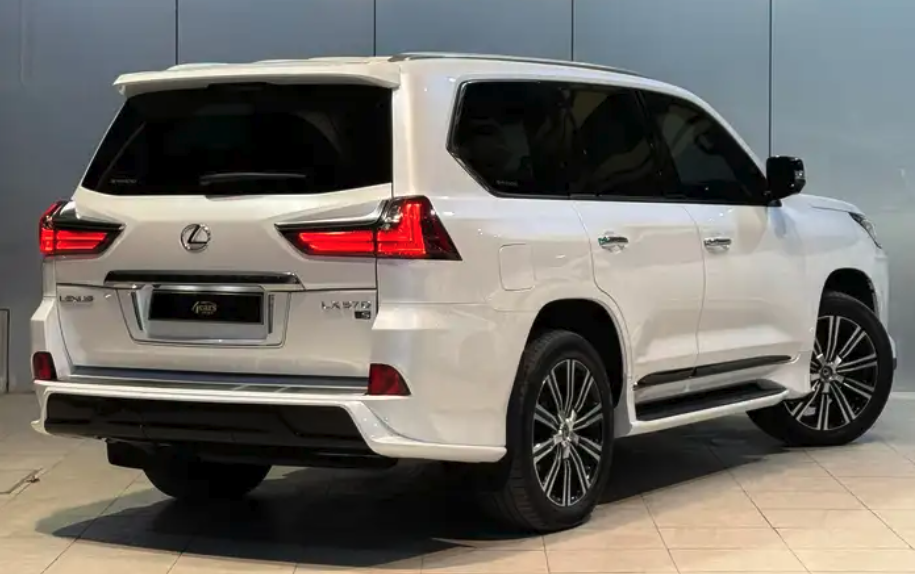 لكزس LX570 2021 (( ممشى 60 الف ))